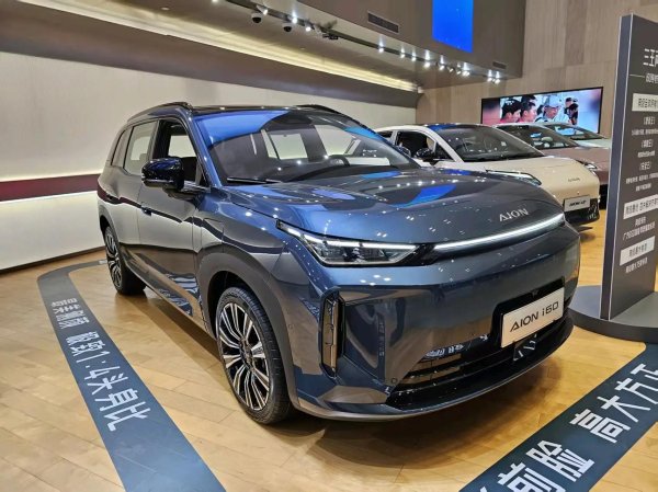 配资在线开户 埃安AION i60到店，长近4米7配245马力，续航1240km+3C快充